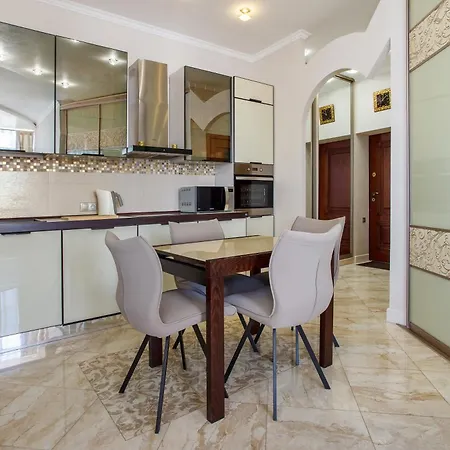 Luxury In The Centre Апартаменти