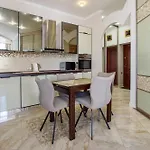 Luxury In The Centre Apartment